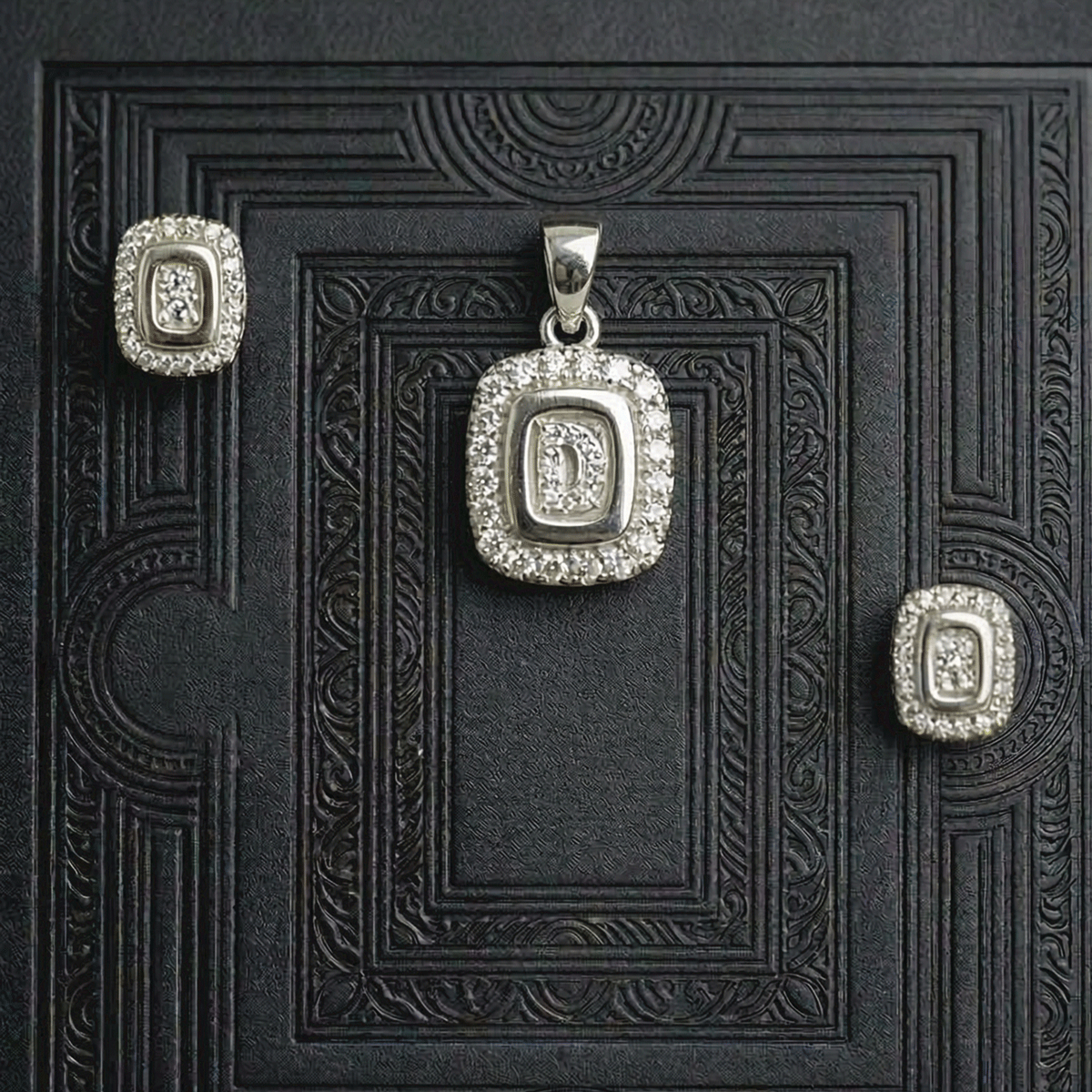 Charming  Pendant Set