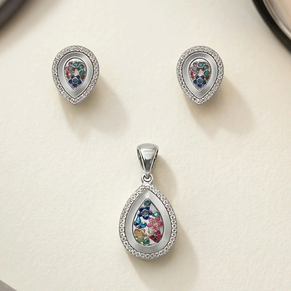 Charming  Pendant Set