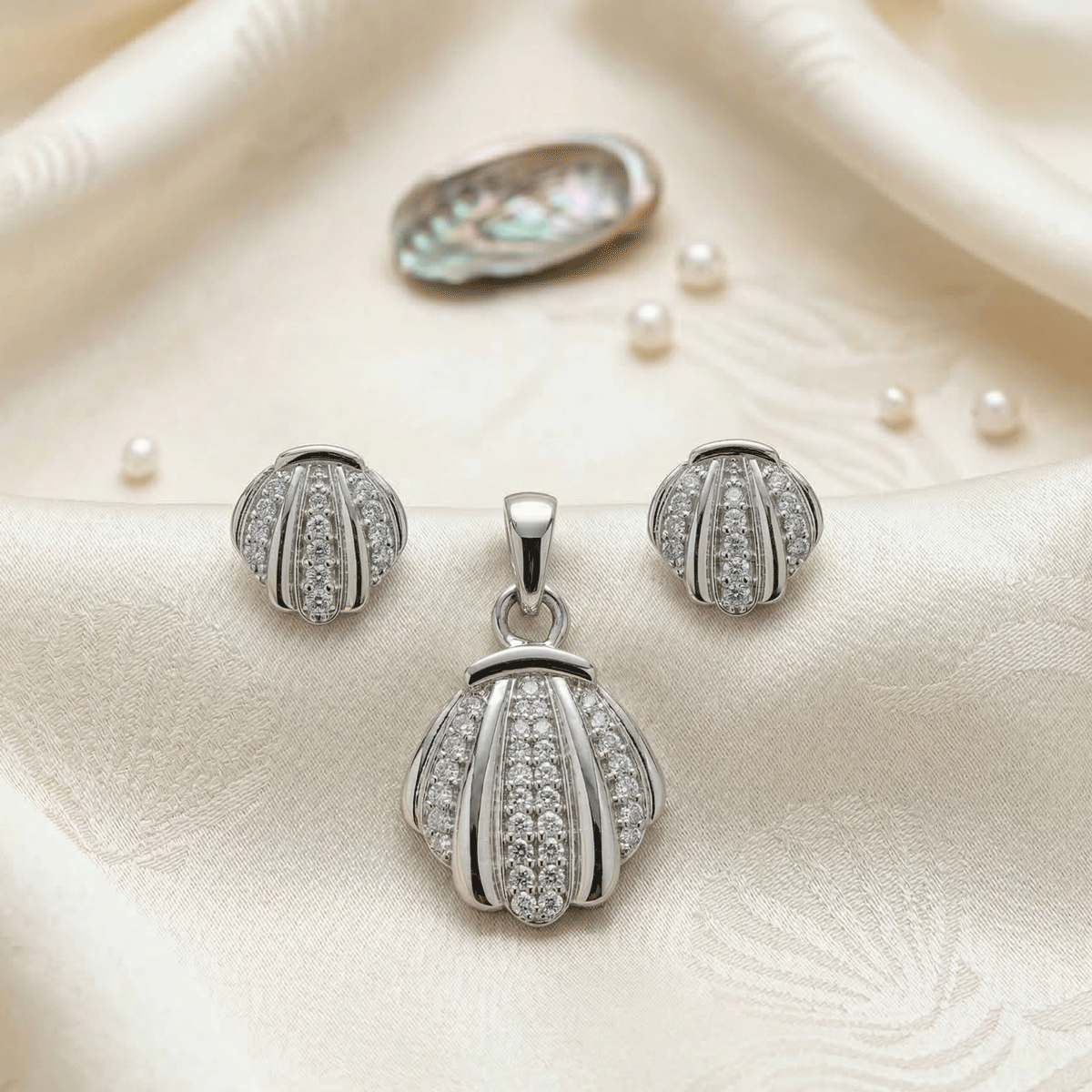 Charming  Pendant Set