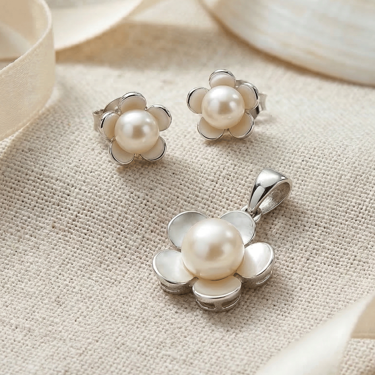 Charming  Pendant Set