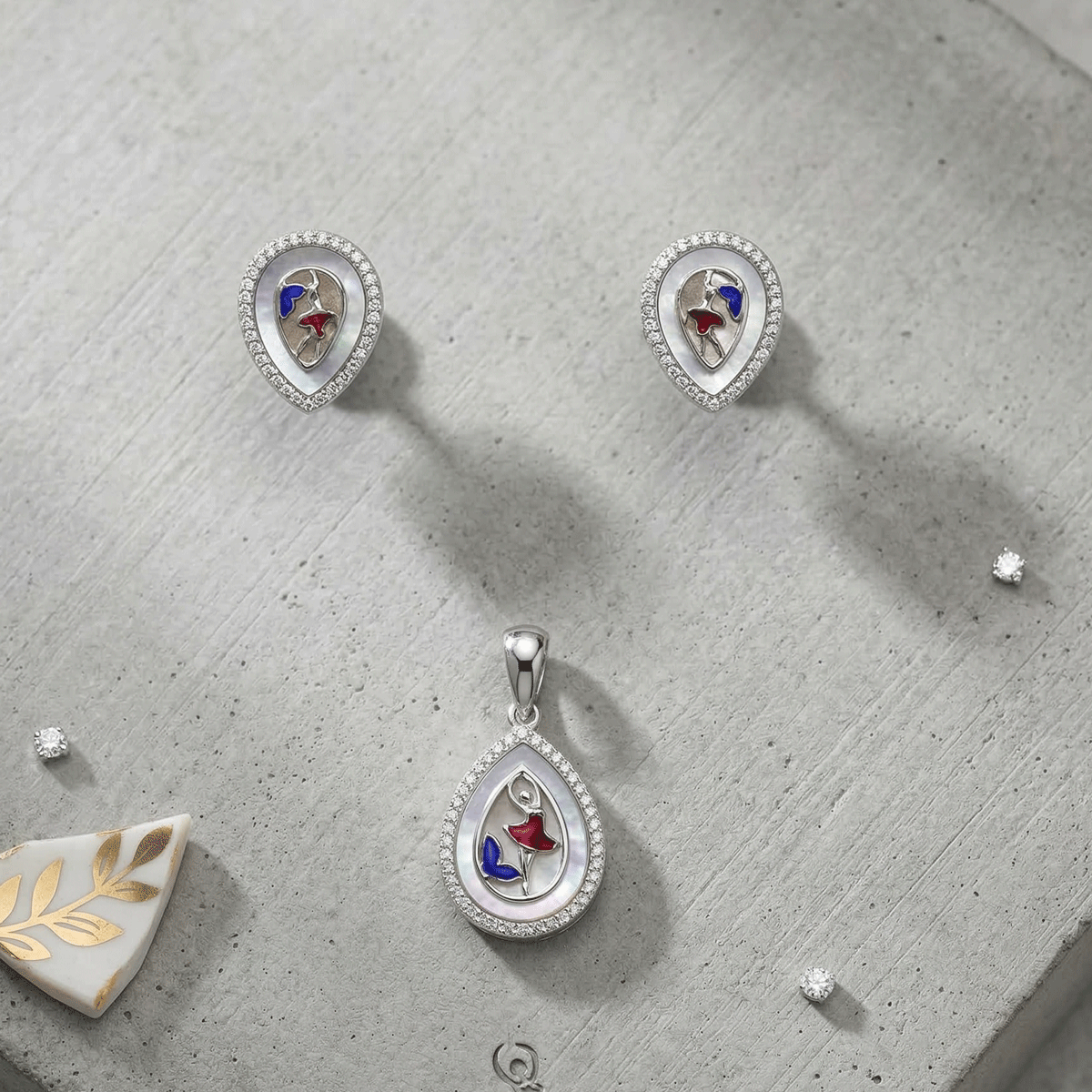 Charming  Pendant Set