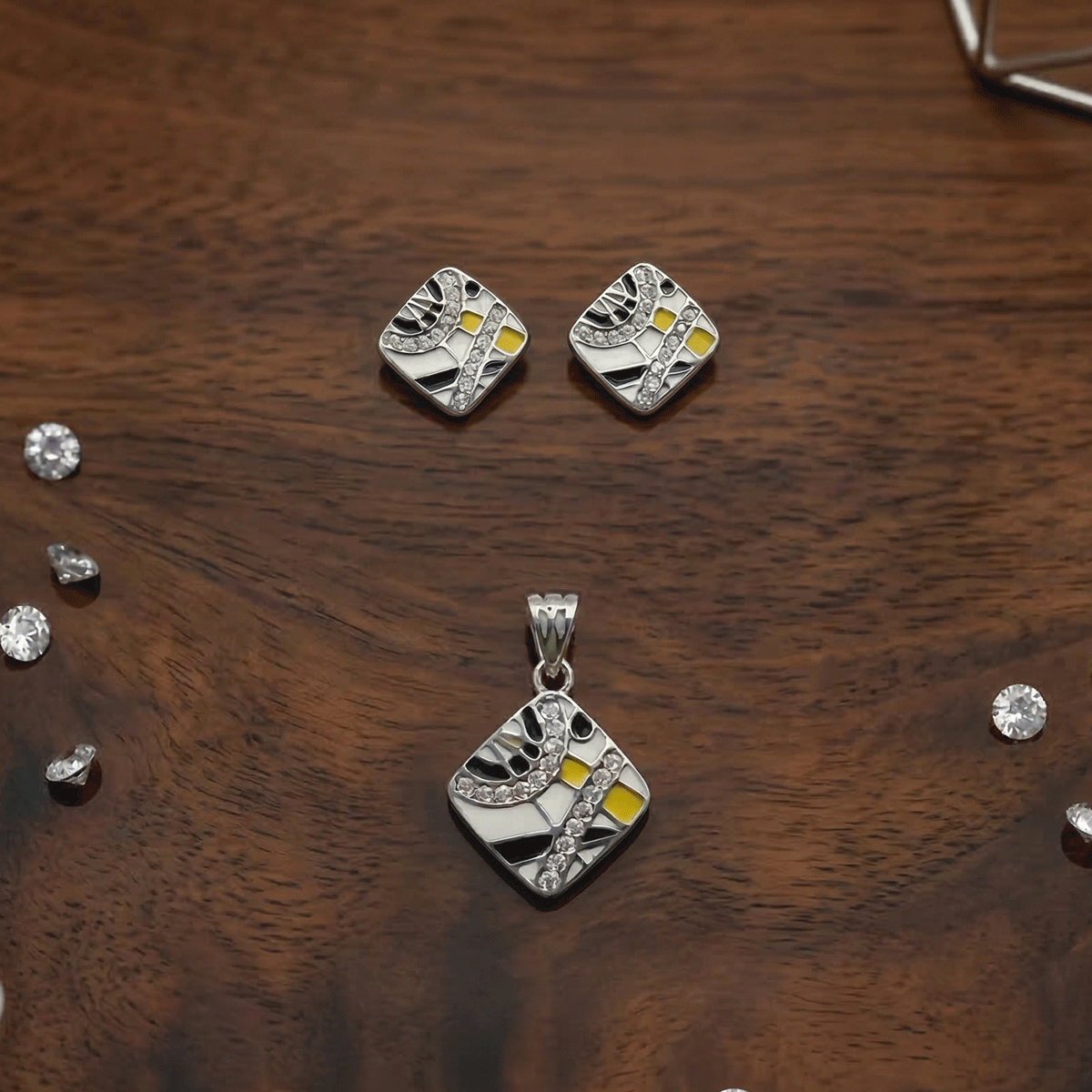 Charming  Pendant Set