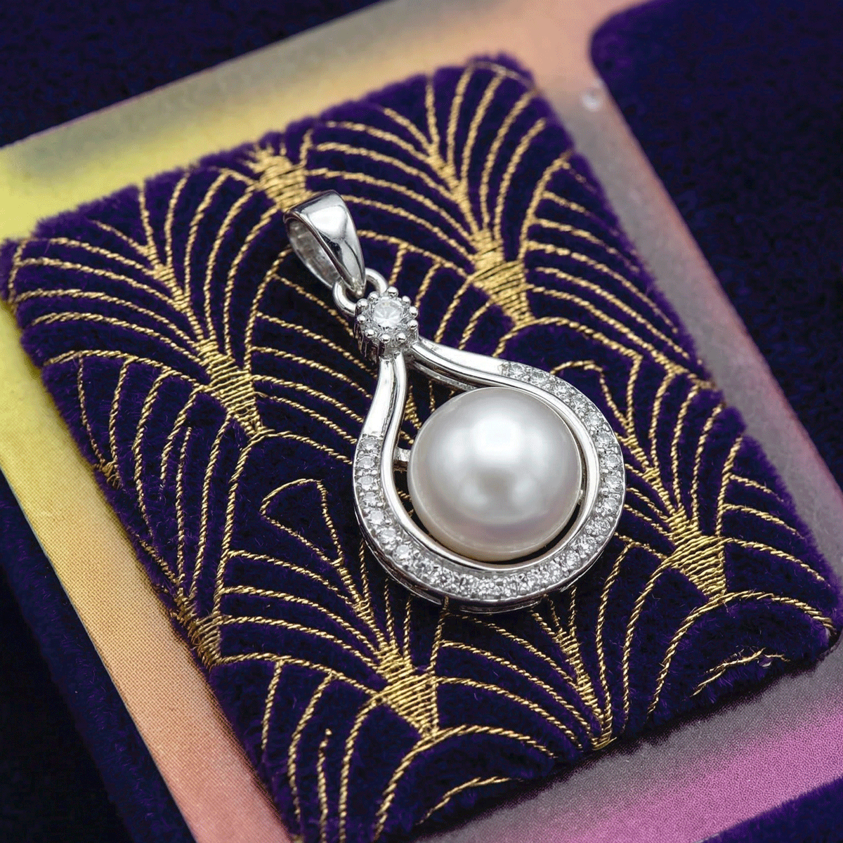 Daily Glow Silver Dollar