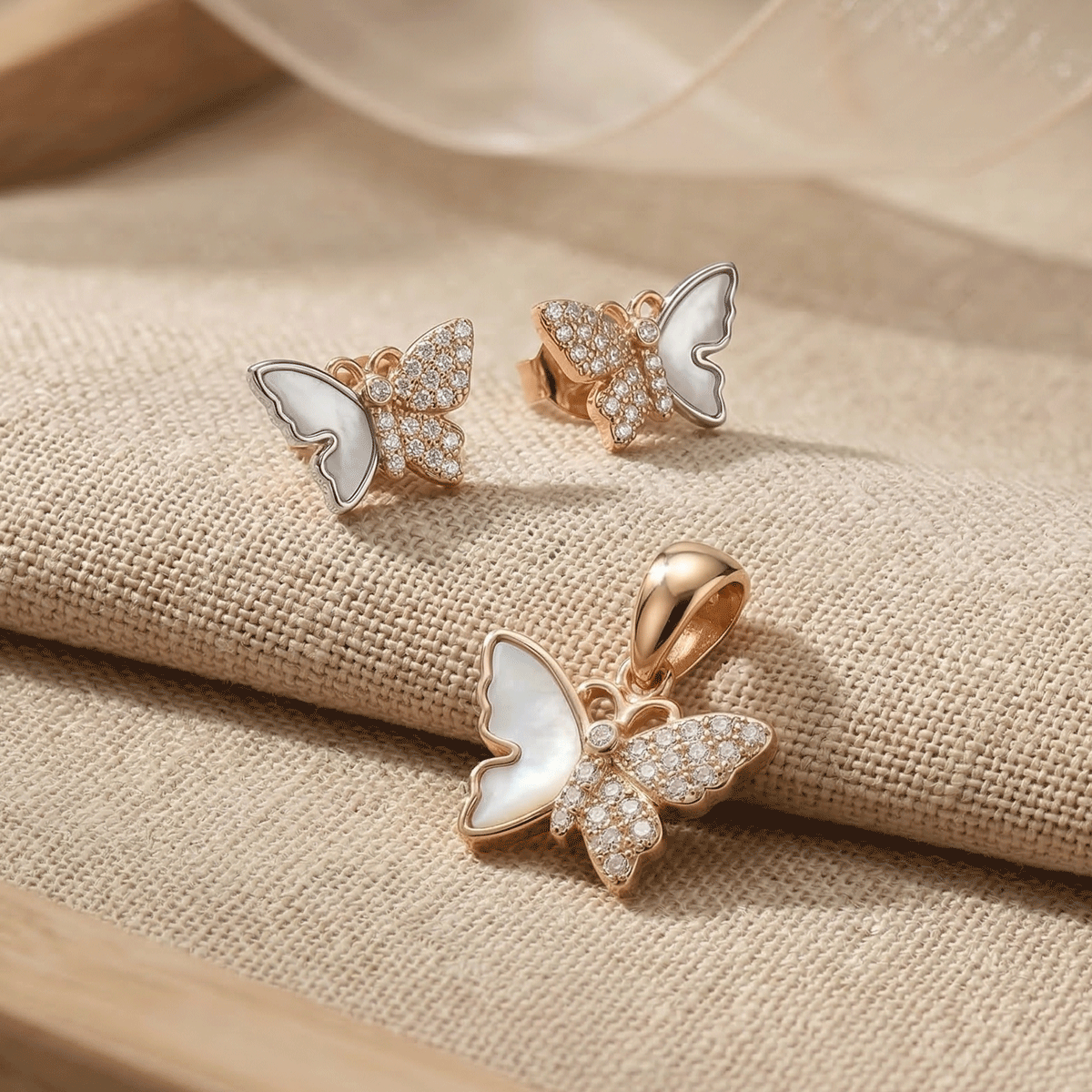 Graceful Rose Gold Pendant Set