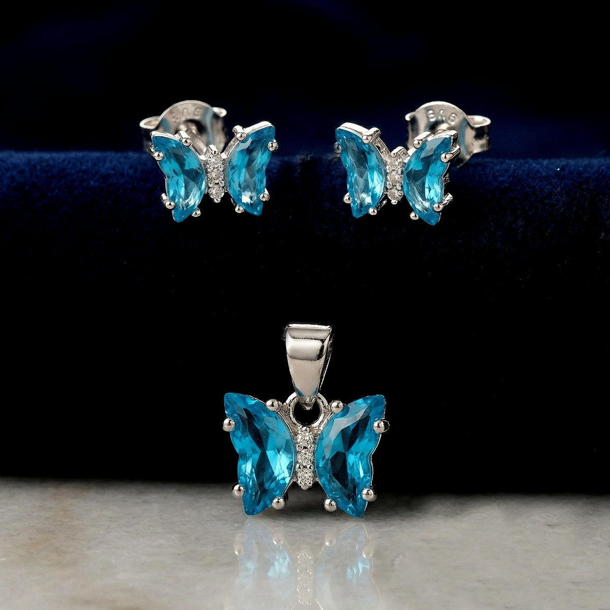 Charming  Pendant Set