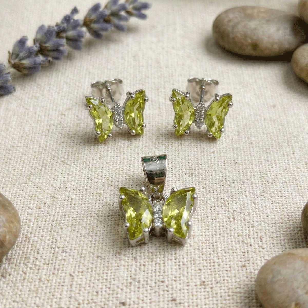 Charming  Pendant Set