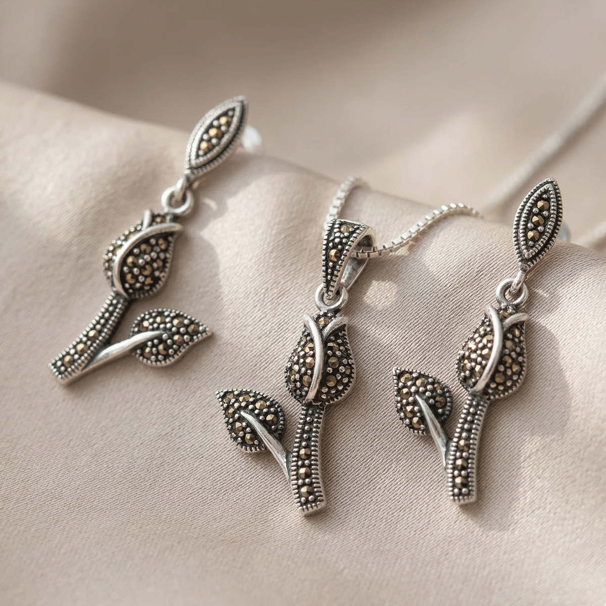 Charming  Pendant Set