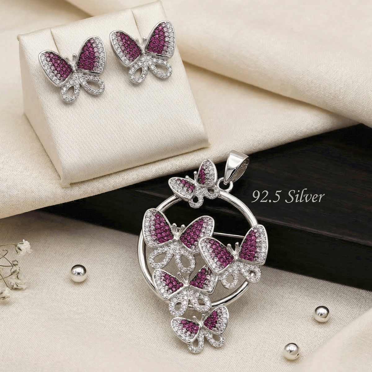 Charming  Pendant Set