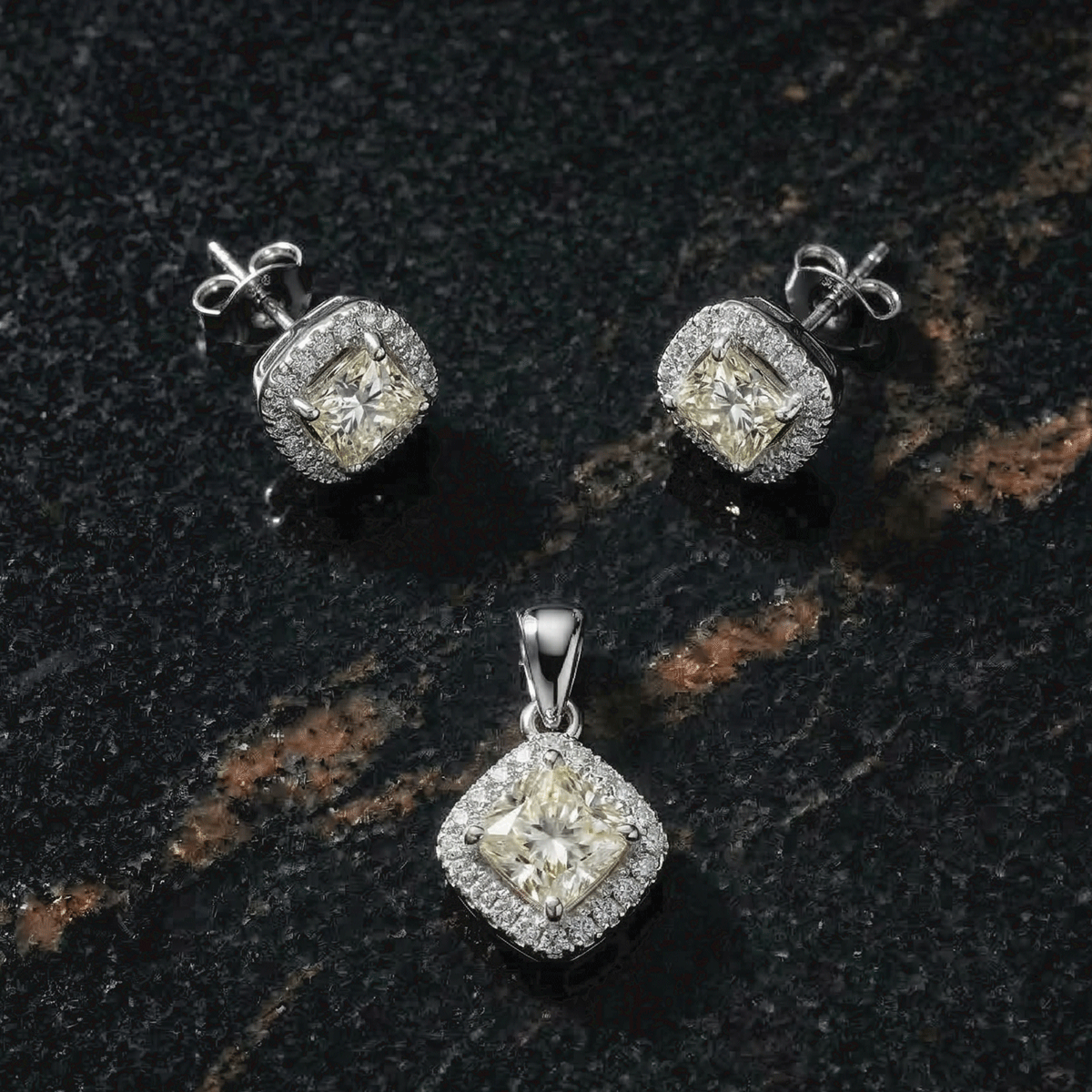 Charming  Pendant Set