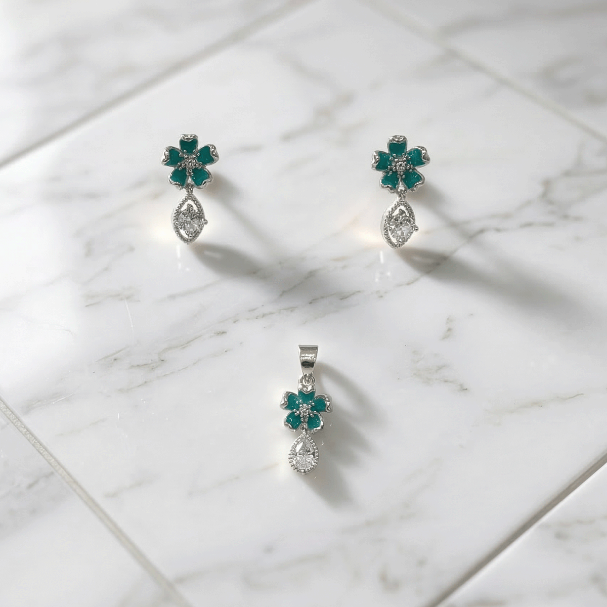 Charming  Pendant Set