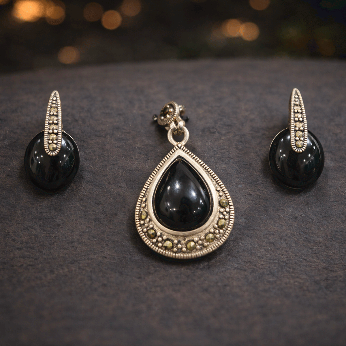 Charming  Pendant Set